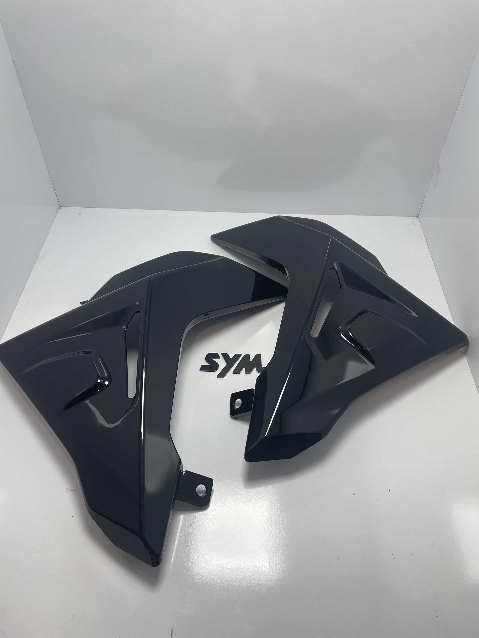 IMG_3275 قاب جلو باک جفتی مشکی NH180 SYM اورجینال - Image 1